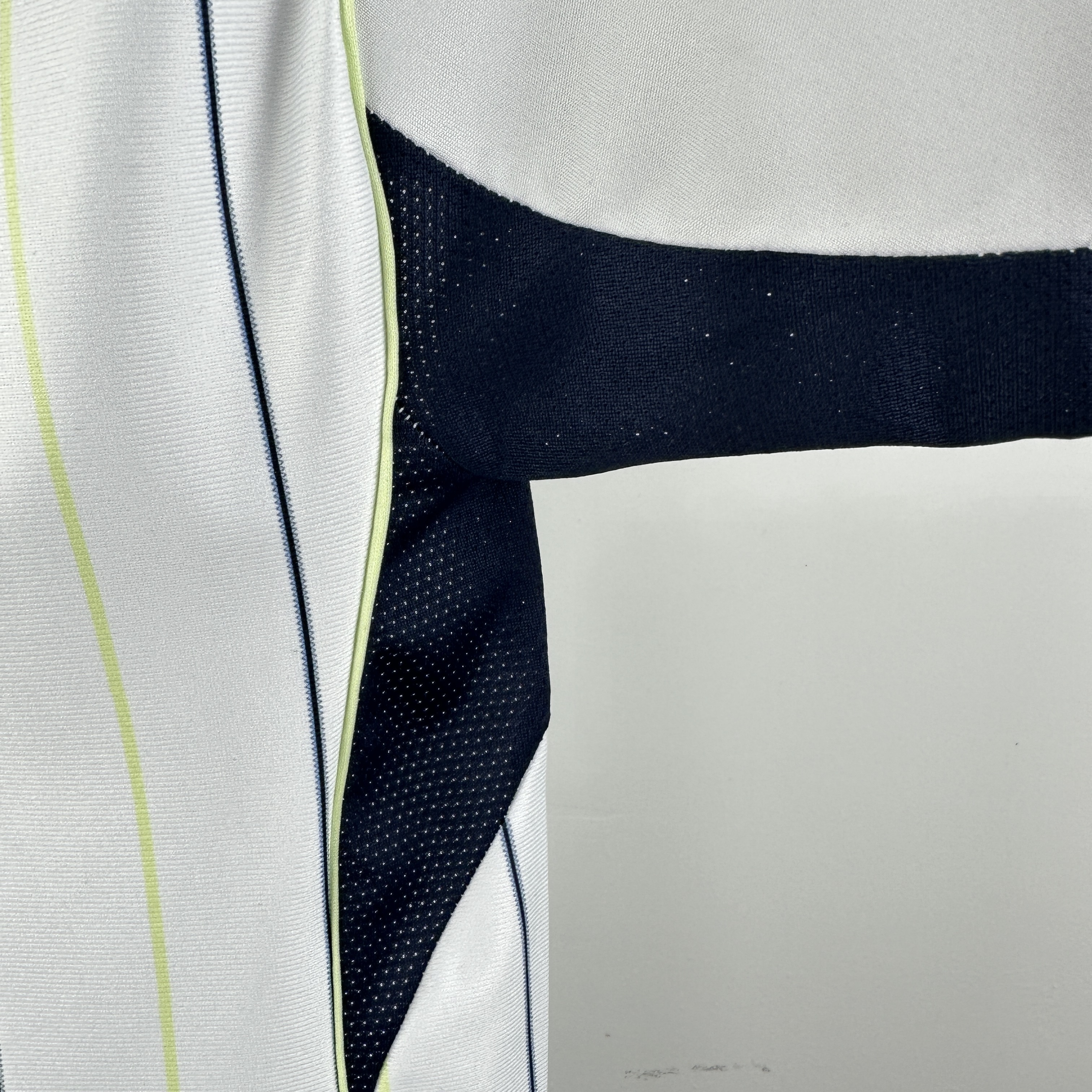 Ropa infantil- Camiseta blanca de béisbol del Real